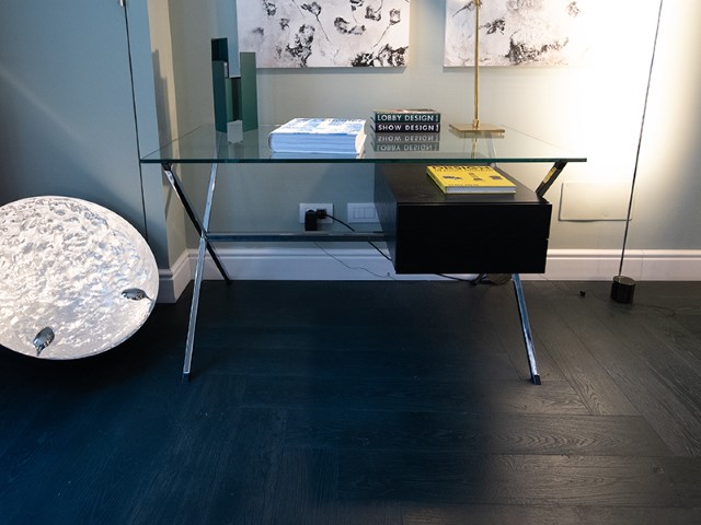 KNOLL scrivania scrittoio con cassettiera FRANCO ALBINI MINI DESK  (Cassettiera rovere tinto nero - Cristallo trasparente, Acciaio cromato,  legno) 